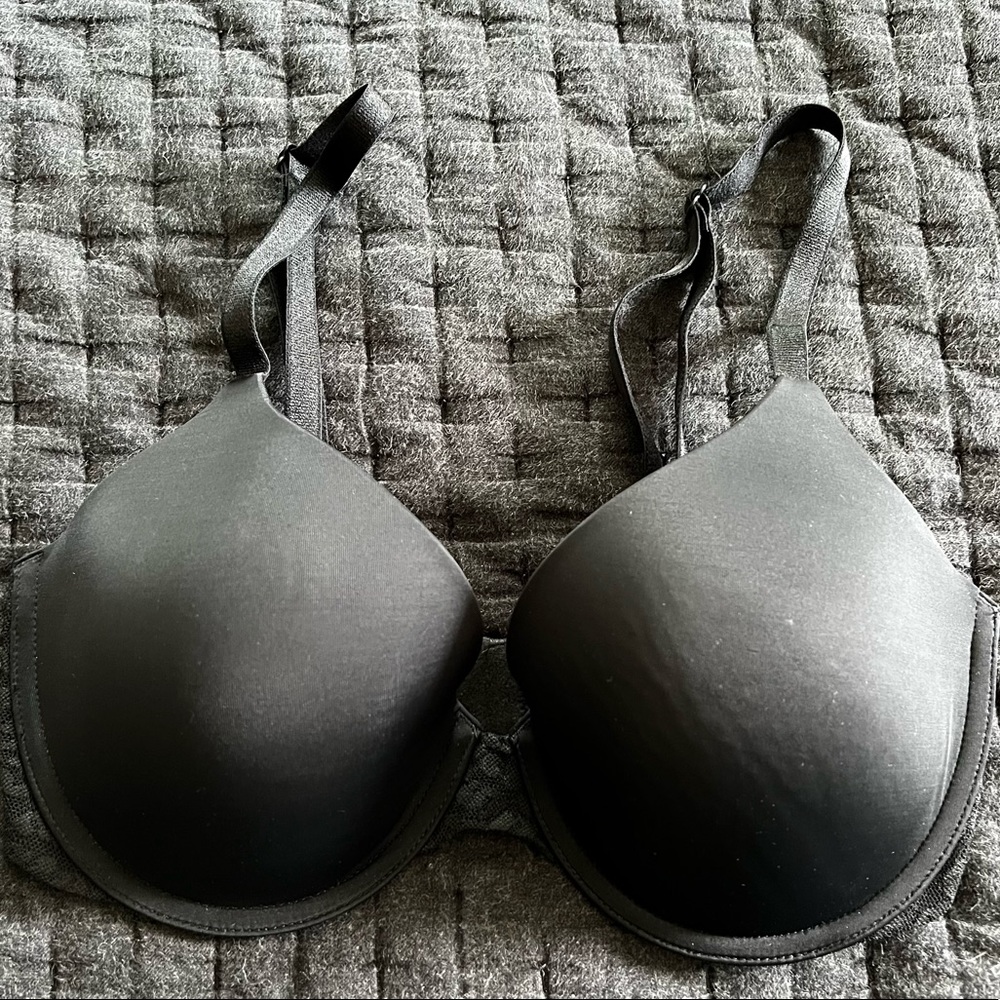 LIKE NEW!!! T-Shirt Lightly Lined Demi Bra BLACK